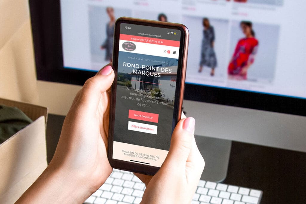Mockup présentant le site web rond-point-des-marques.fr en Click & Collect