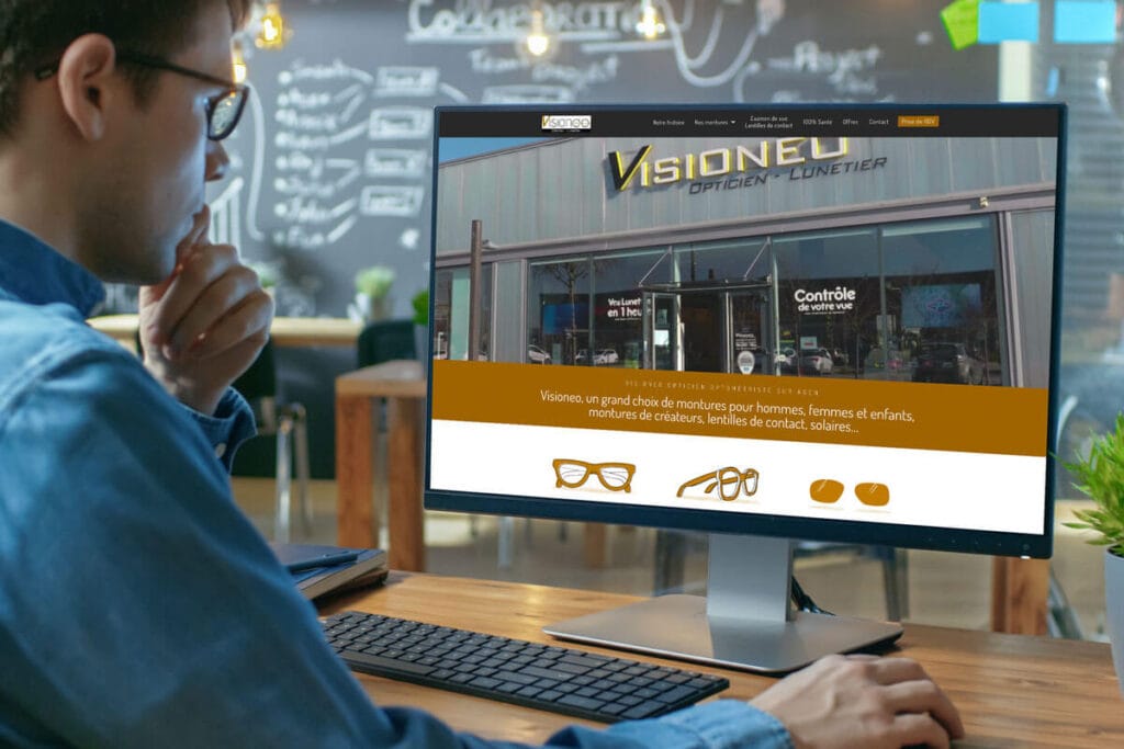 Mockup présentant le site web de Visioneo